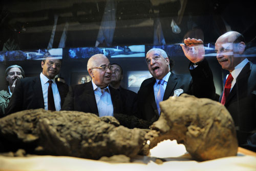 Replica van de mummie van koning Toetanchamon op een expositie in New York