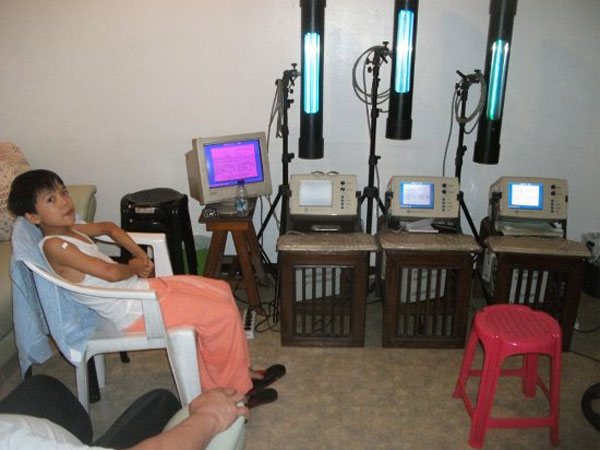 Rife behandelmethode met plasma-lampen op de Filipijnen